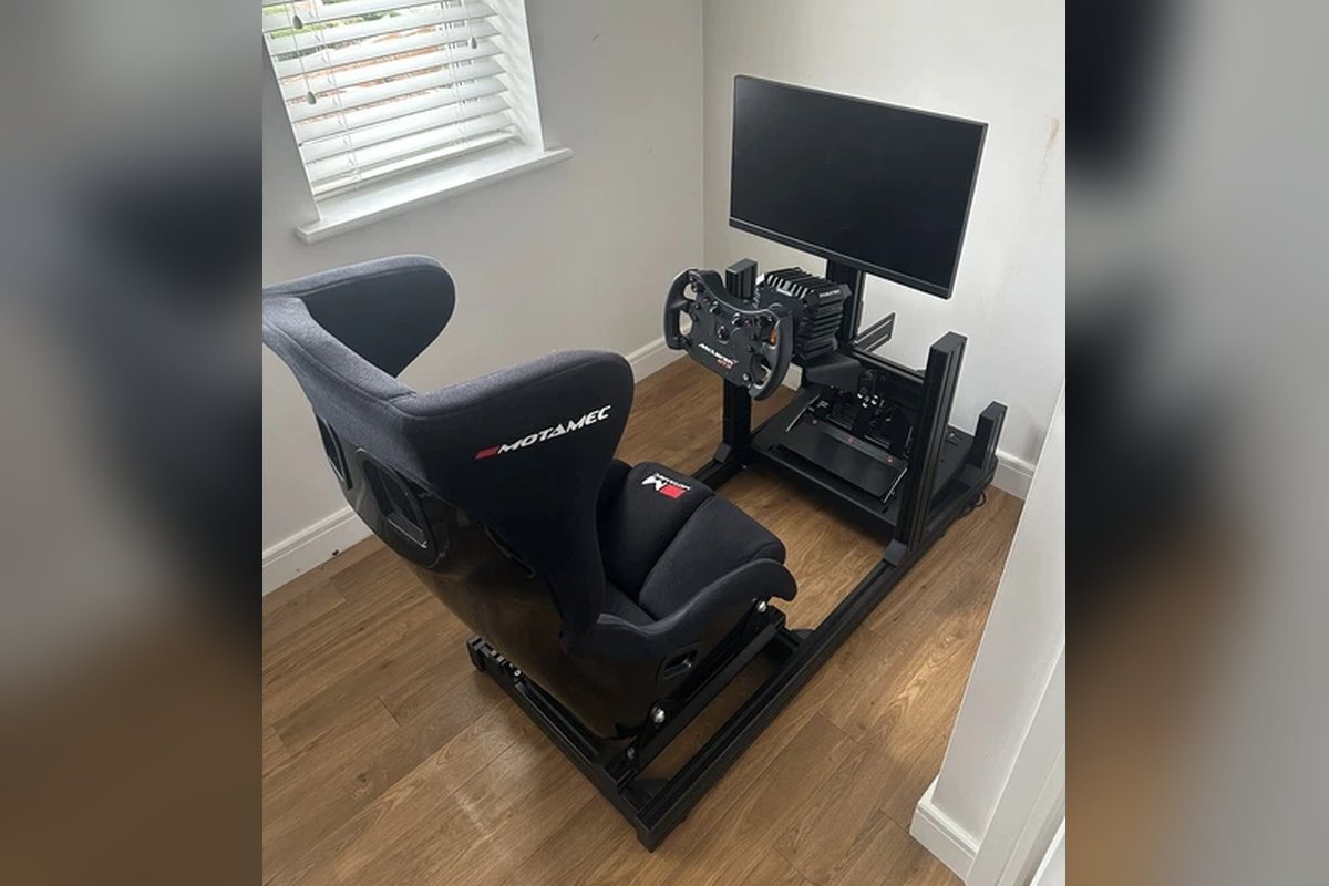 Example: complete Sim-Lab aluminum cockpit with single monitor